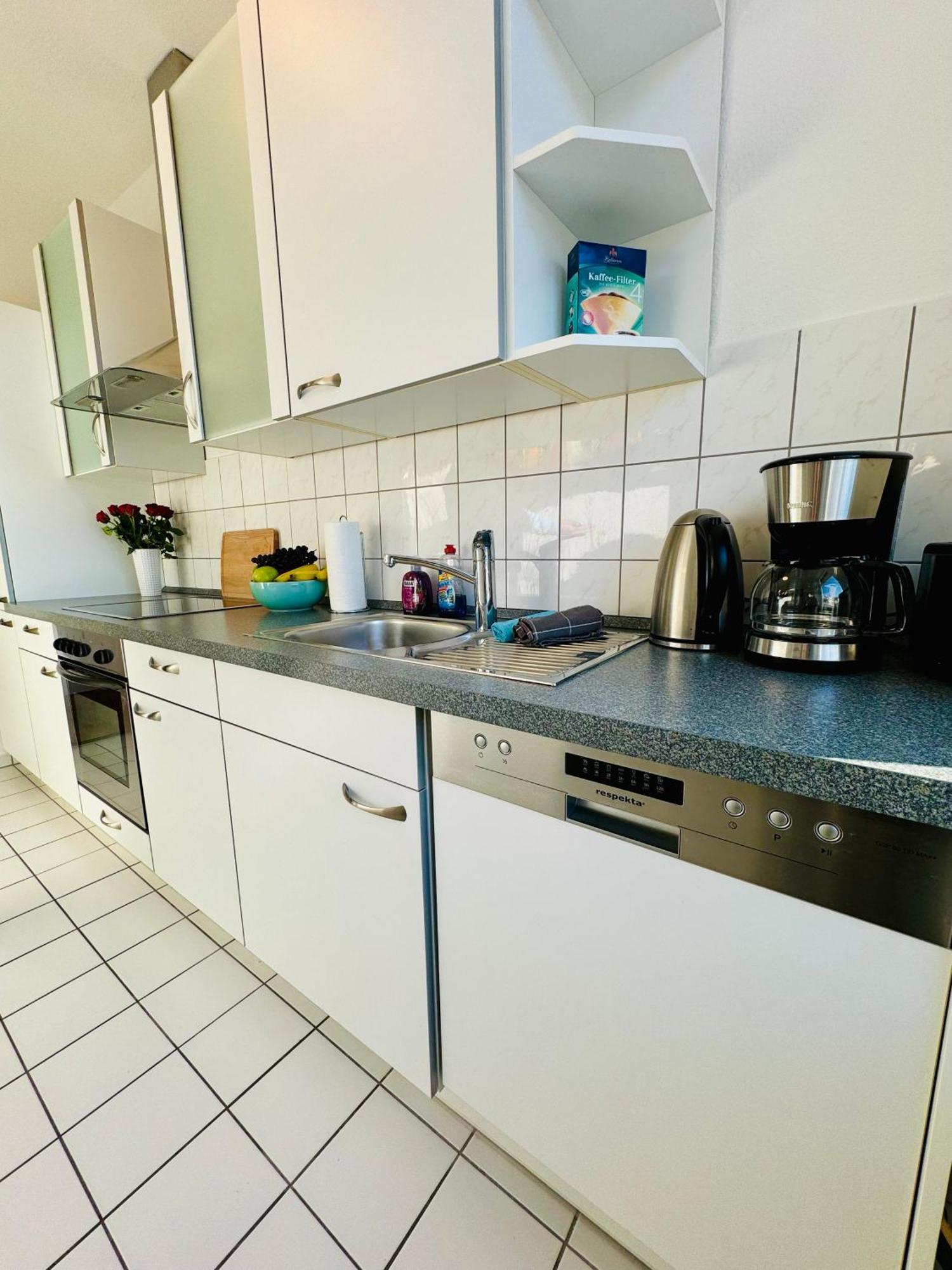 Schicke Wohnung Im Gruenen Hinterhof Schwerin  Exteriör bild
